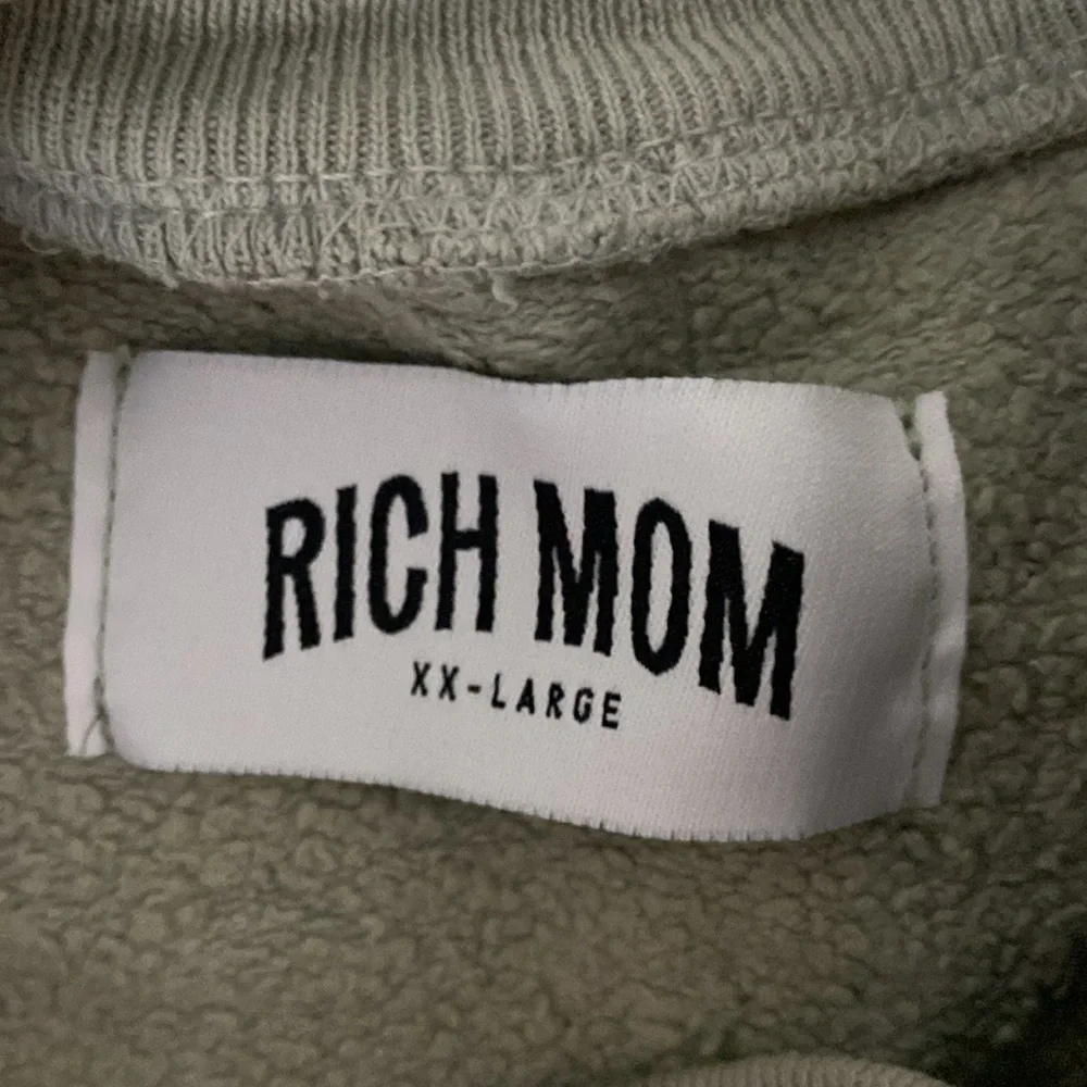 Tinx Rich Mom Est 2021 XXL sweatshirt - Picture 3 of 4
